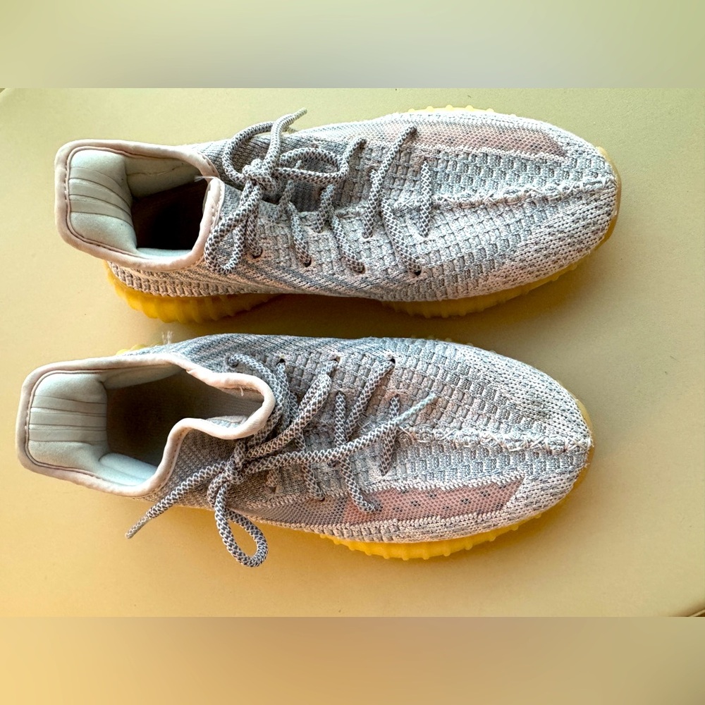Yeezy Boost men’s size 8.5. Like new
